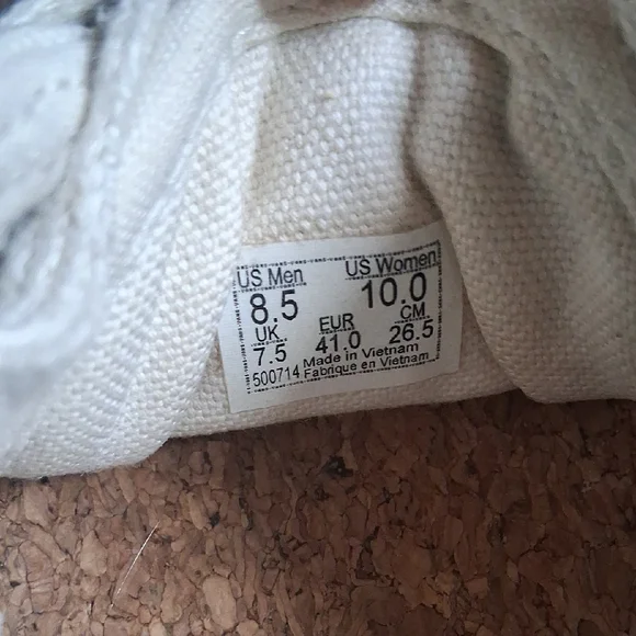 Vans Men’s Off-White Canvas Low-Top Sneakers with Gum Sole - Picture 5 of 10